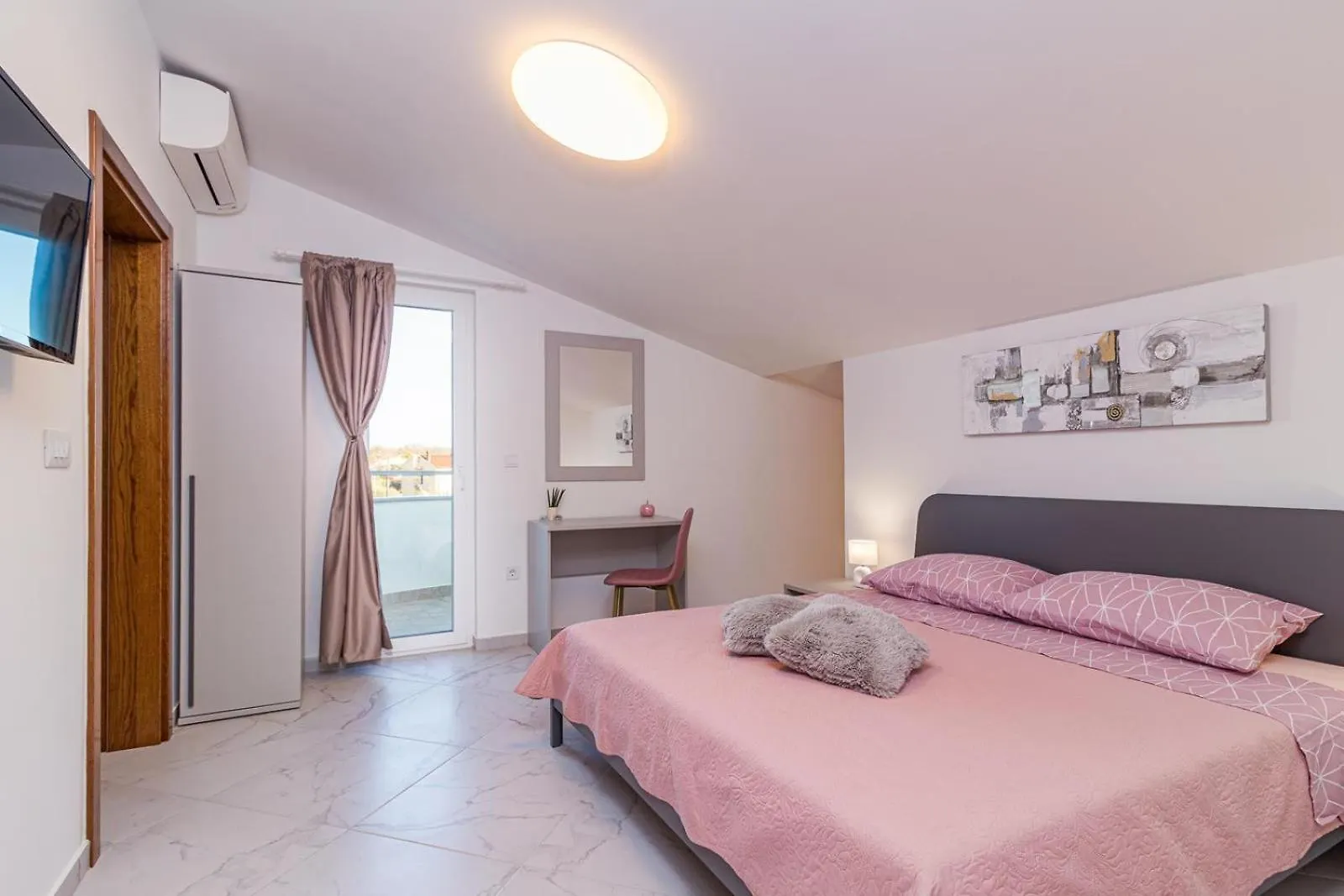 Beautiful 6 Bedroom Villa In Valbandon 0*,  Chorvatsko