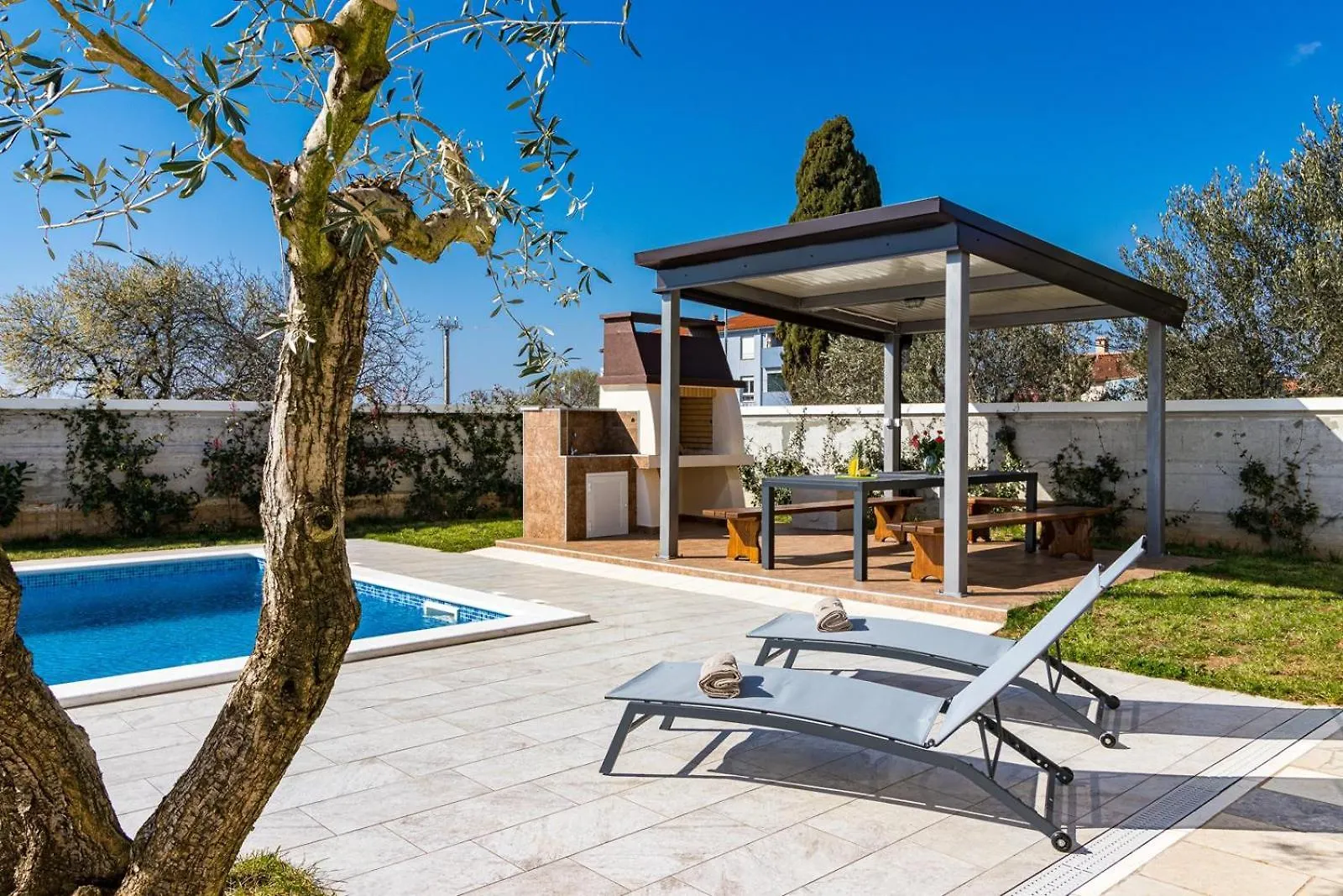 Beautiful 6 Bedroom Villa In Valbandon Chorvatsko