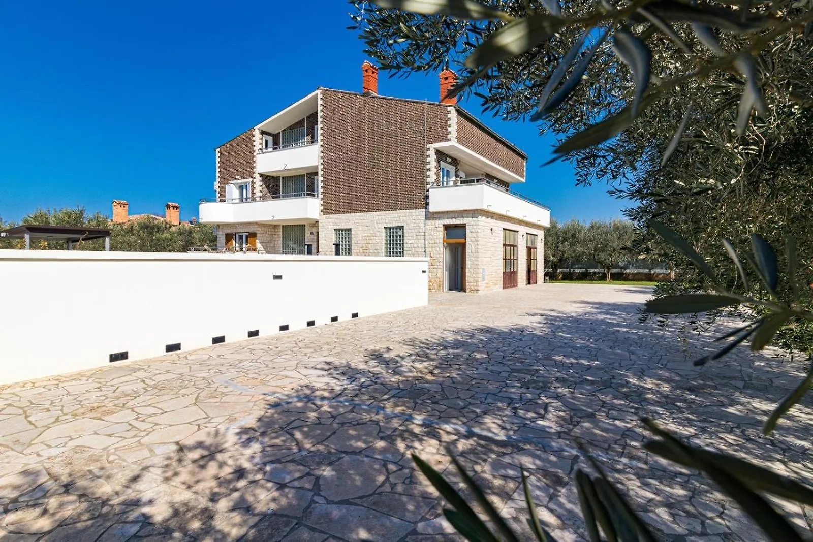 Beautiful 6 Bedroom Villa In Valbandon