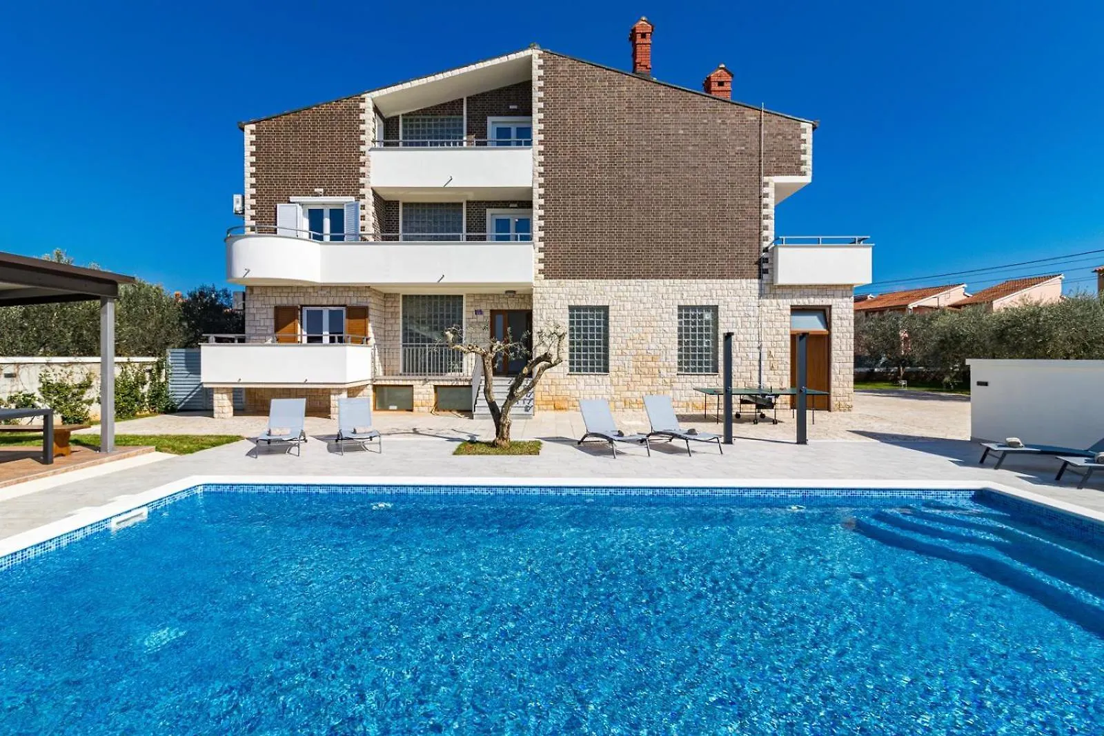 Beautiful 6 Bedroom Villa In Valbandon Croatia
