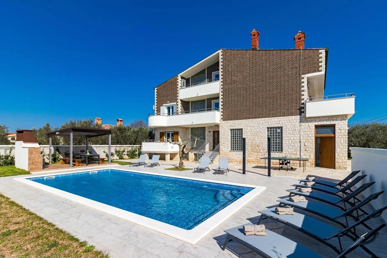 Beautiful 6 Bedroom Villa In Valbandon Croatia