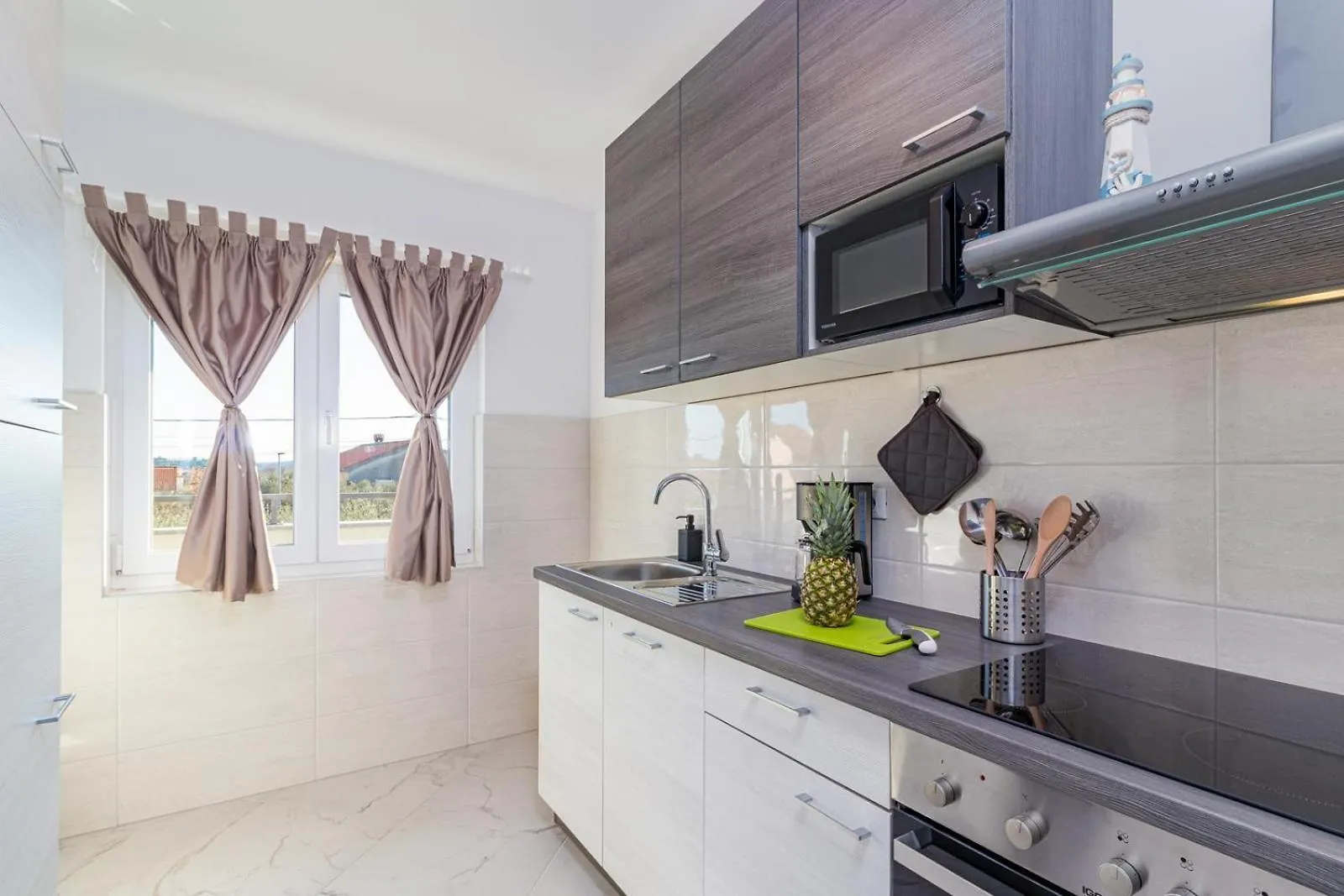 Beautiful 6 Bedroom Villa In Valbandon