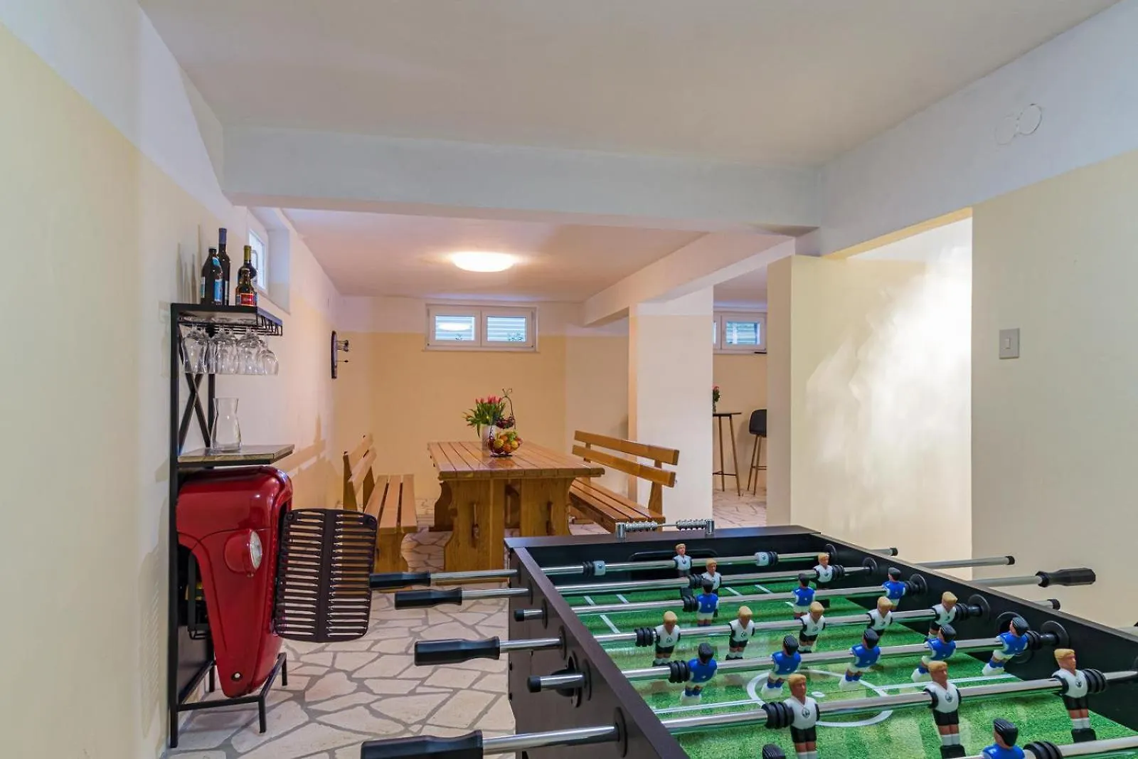 Beautiful 6 Bedroom Villa In Valbandon