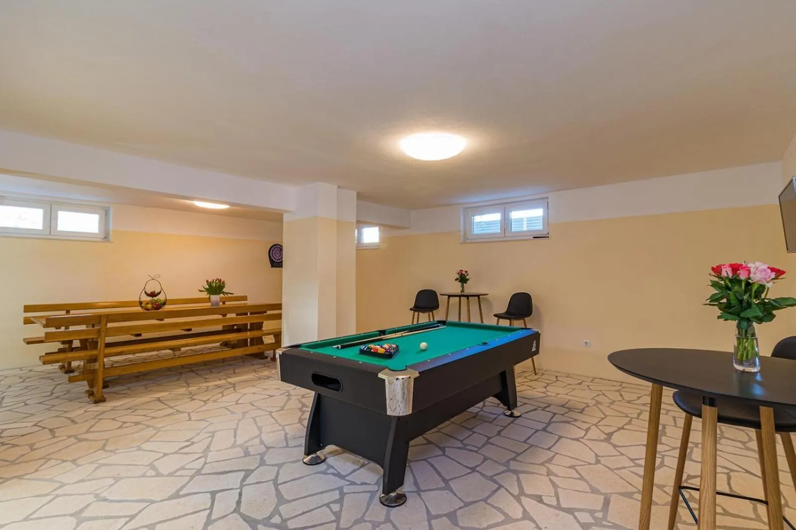 Beautiful 6 Bedroom Villa In Valbandon