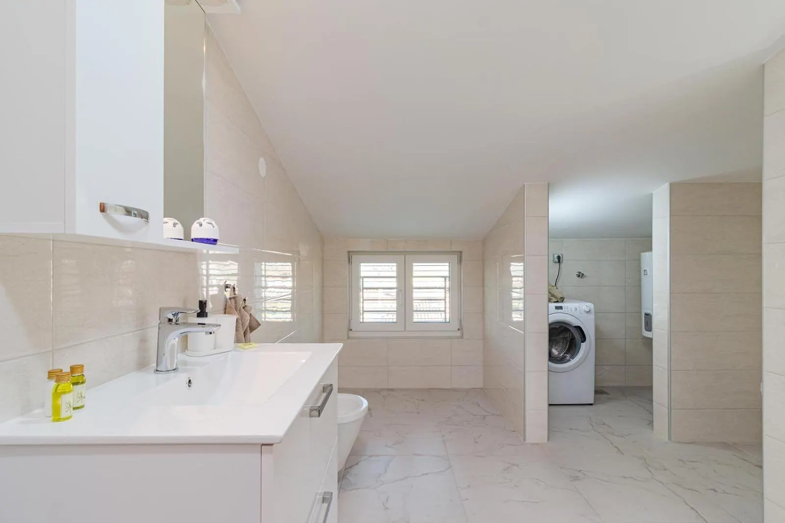 Beautiful 6 Bedroom Villa In Valbandon