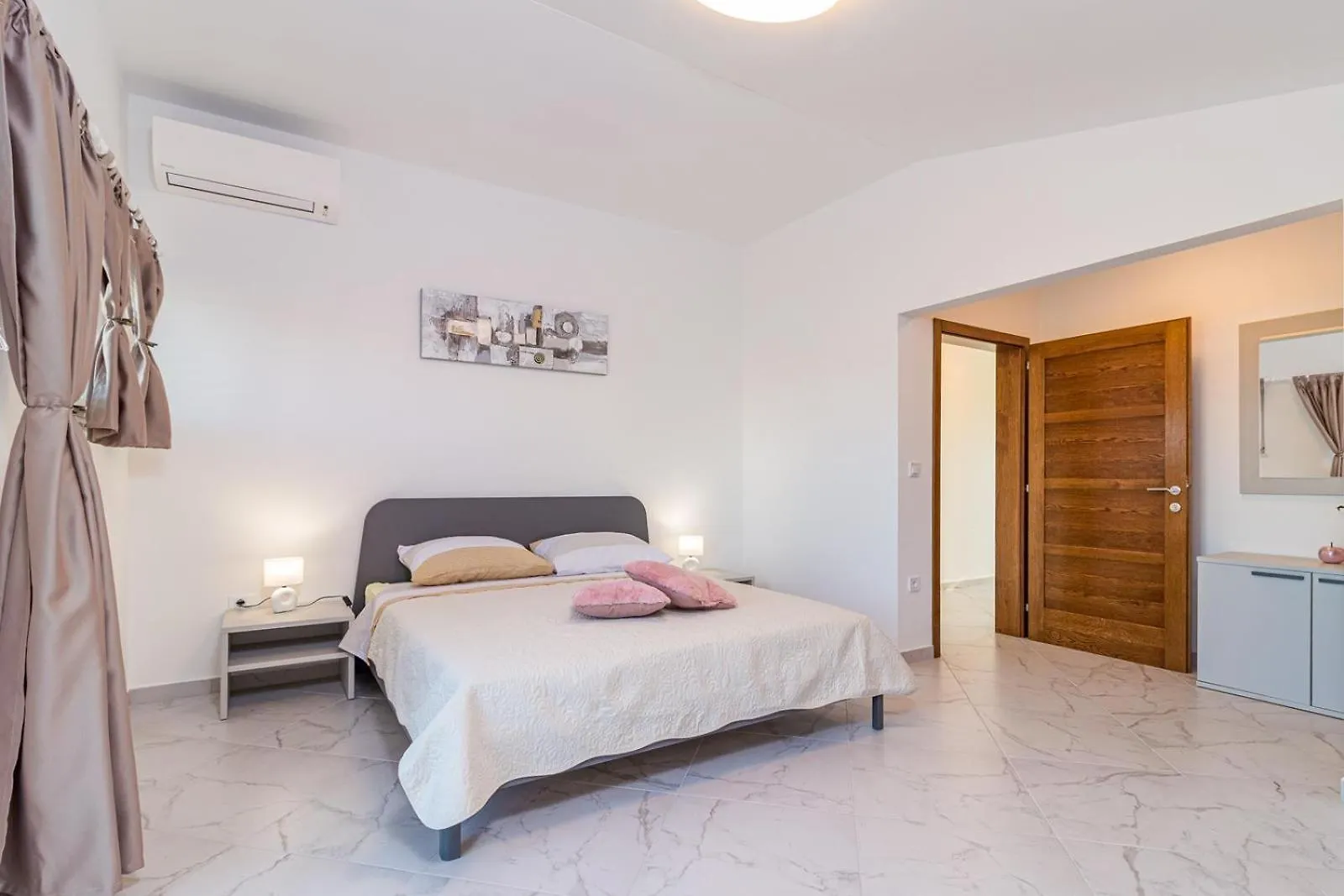 Beautiful 6 Bedroom Villa In Valbandon 0*,  Croatia