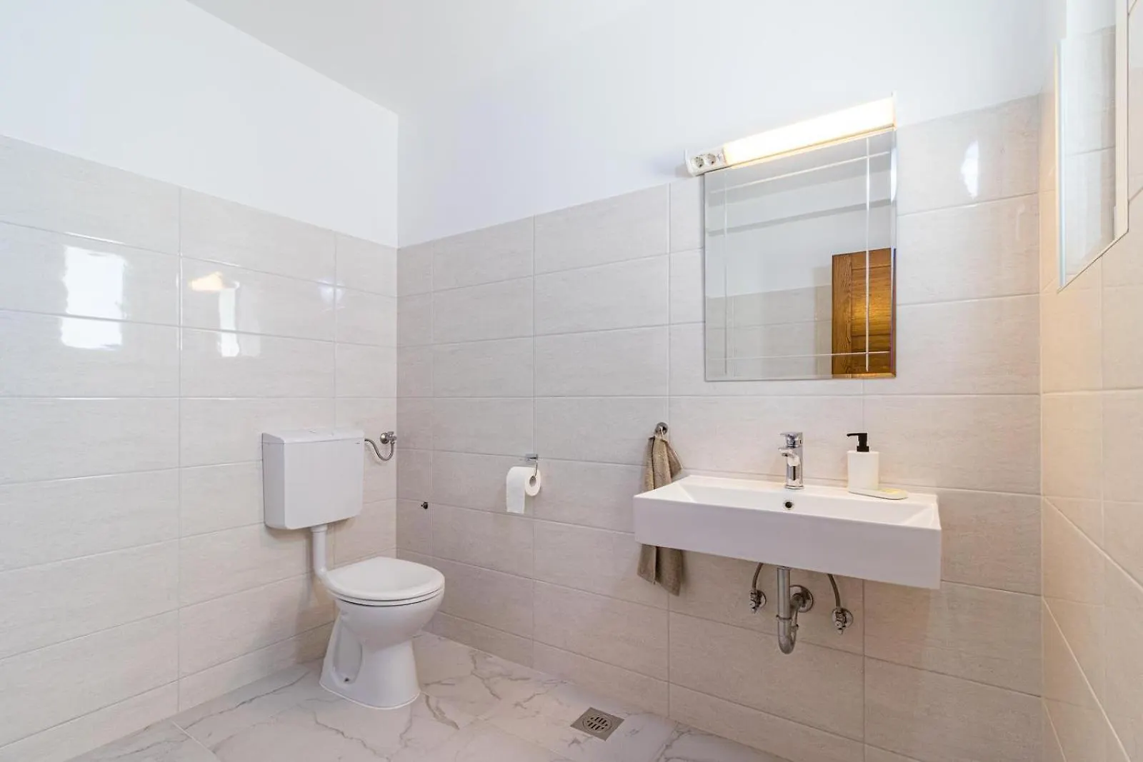 Beautiful 6 Bedroom Villa In Valbandon