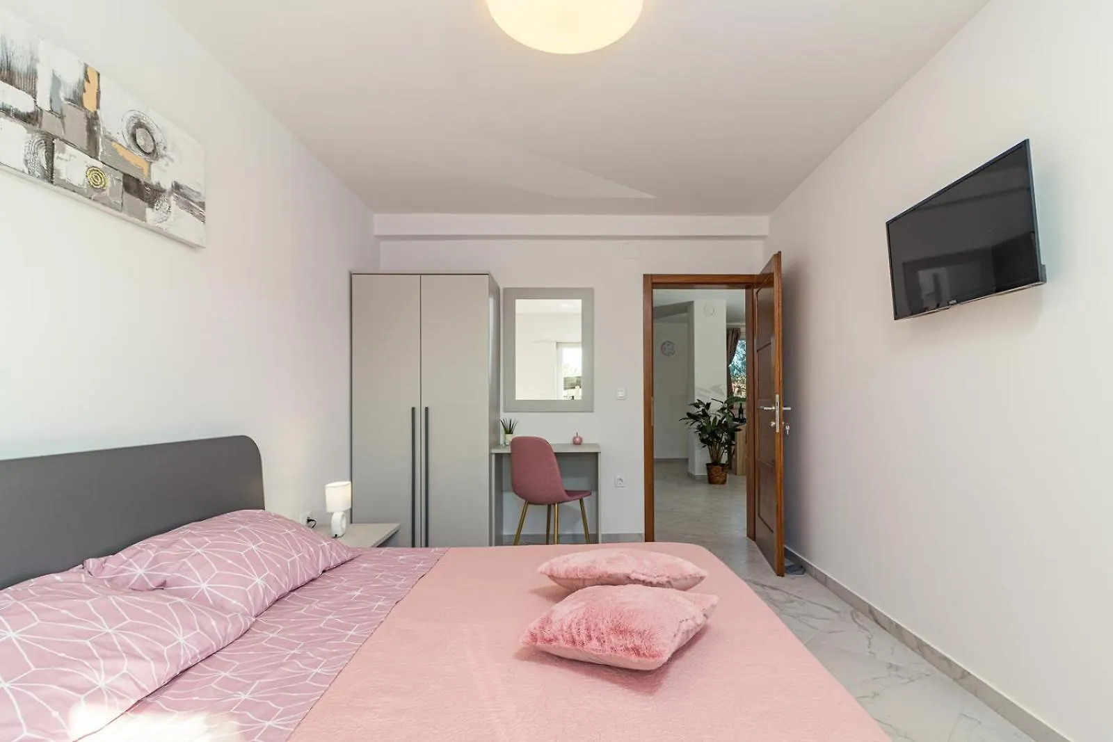 Beautiful 6 Bedroom Villa In Valbandon Croatia