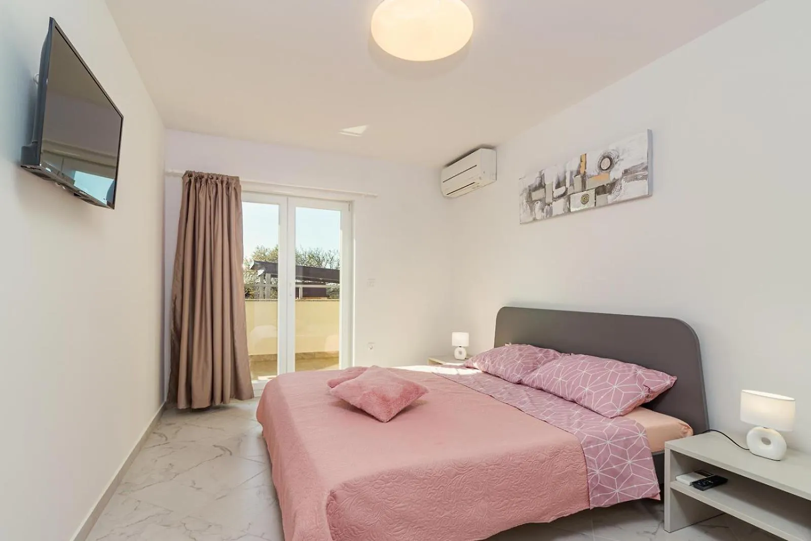 Beautiful 6 Bedroom Villa In Valbandon
