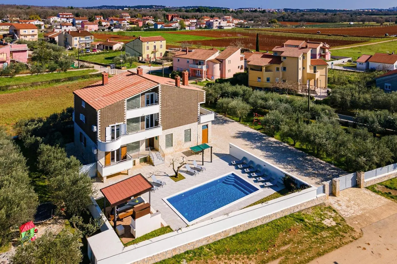 Beautiful 6 Bedroom Villa In Valbandon